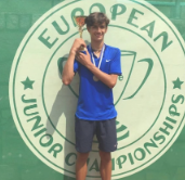 他在篮板和 他在篮板和